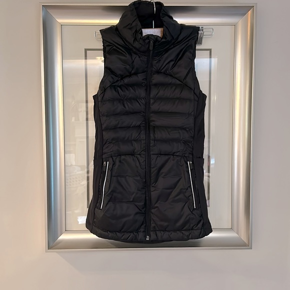 Lululemon Down Vest Sz 2 black EUC - Picture 8 of 14
